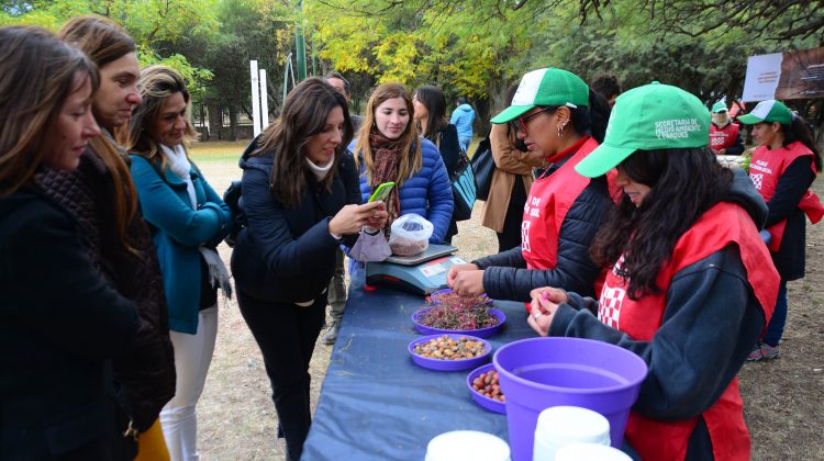 “Recolectamos semillas para abrazar al planeta”, una actividad en conmemoración del Día Internacional de la Tierra