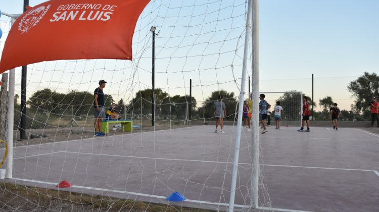 Alegría y juegos en la inauguración del espacio recreativo en el barrio Mirador del Cerro