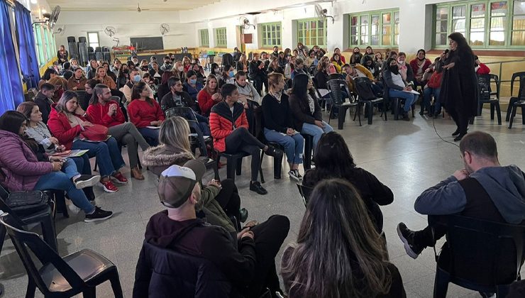 En una jornada creativa, Intercolegiales Culturales capacitó a docentes de Buena Esperanza 