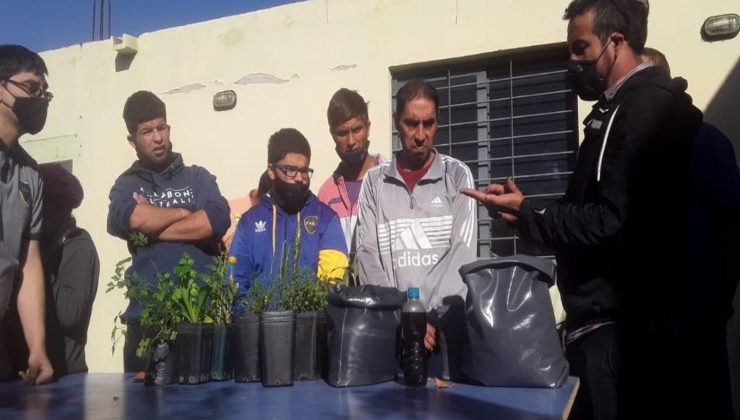 El Centro de Día La Esperanza recibió capacitación y asesoramiento técnico del Ministerio de Producción