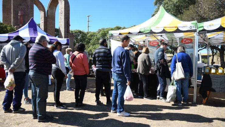 Los vecinos aprovecharon la oferta en carnes de Sol Puntano y se llevaron diferentes cortes vacunos y de cerdo