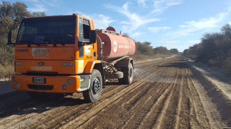 Departamento Pringles: realizan mantenimiento y mejoras en las rutas provinciales Nº27B y 39