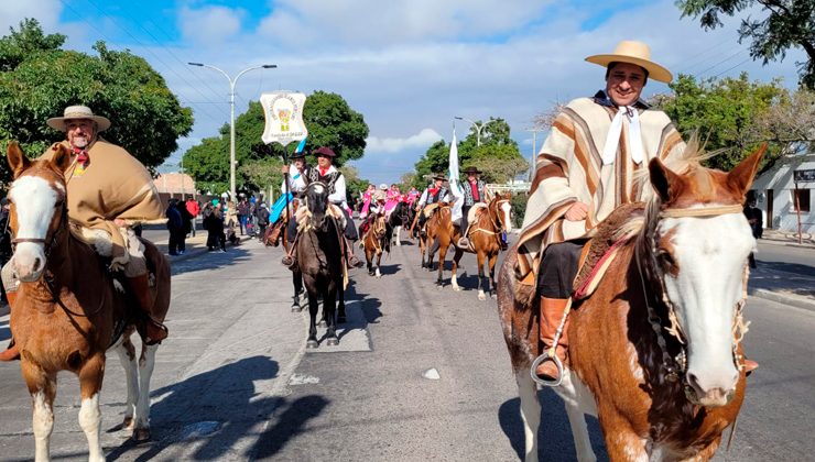 Las agrupaciones gauchas aportaron tradición al desfile del 25 de Mayo