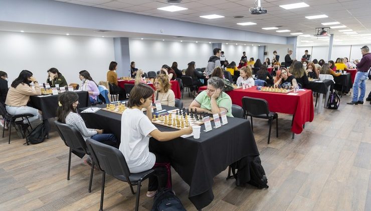 Zuriel y Fernández lideran el 73º Argentino Femenino de Ajedrez