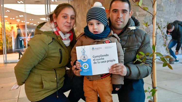 Tres familias atravesadas por la misma emoción: el sueño de acceder a la casa propia