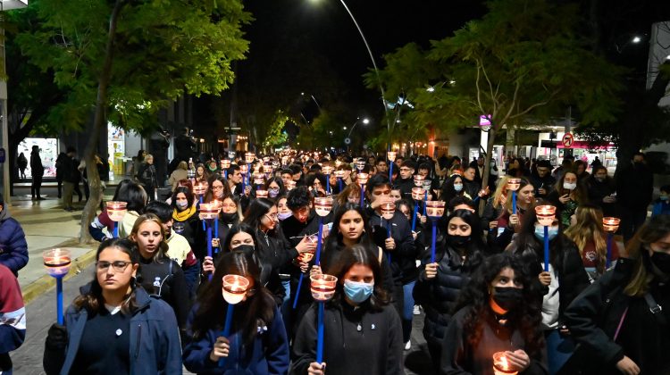 La Escuela Normal y el pueblo de San Luis realizaron la tradicional procesión cívica por las calles puntanas