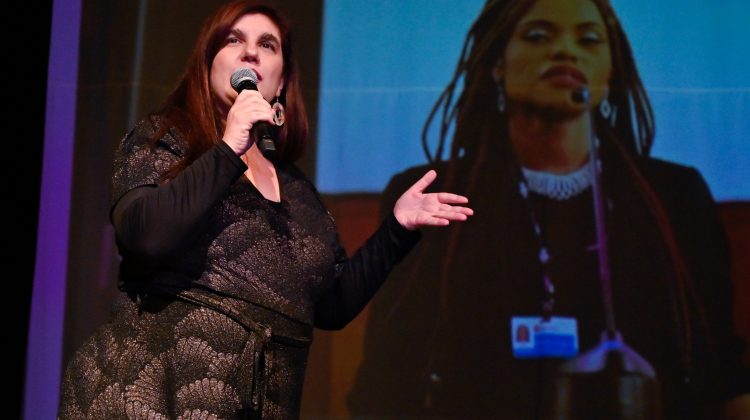 Luciana Peker disertó sobre Violencia Mediática, Simbólica y Política en la sala “Hugo del Carril”