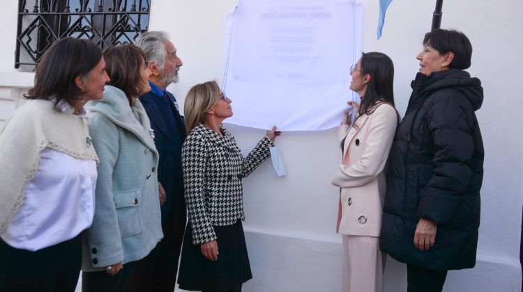 El gobernador inauguró la puesta en valor de la casa de Santos Ortiz en Renca 