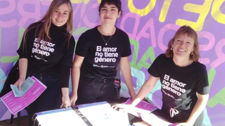 El equipo de la Secretaría de la Mujer, Diversidad e Igualdad brinda información y asesoramiento en Renca