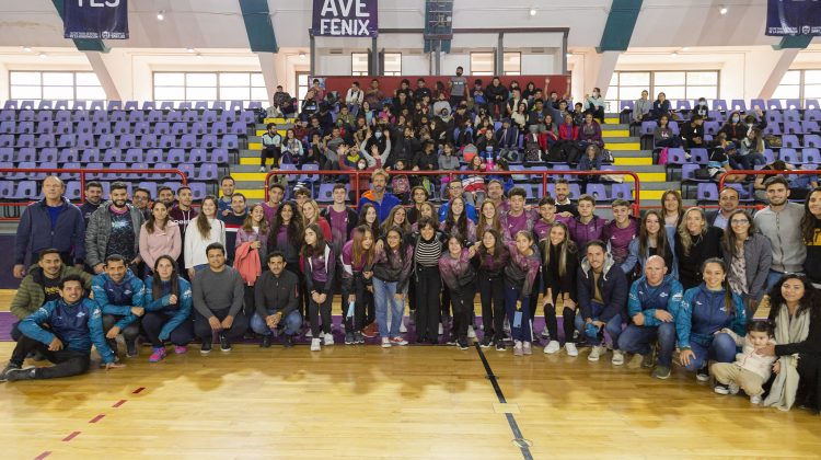 El Gobierno provincial presentó el programa “El deporte va a la escuela”