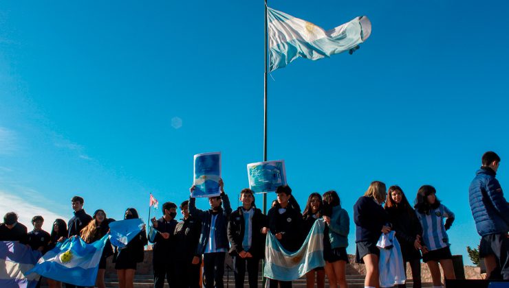 En el Monumento al Pueblo Puntano de la Independencia se realizó un acto por el 25 de mayo