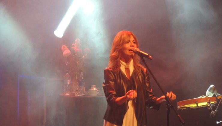 La cantante Marcela Morelo brilló en la Sala “Hugo del Carril”