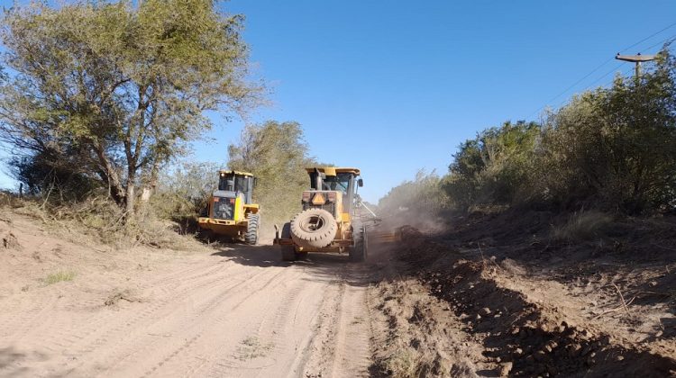 Vialidad provincial realizó mejoras y mantenimiento de caminos en el centro y norte provincial