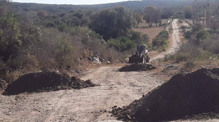 Mantenimiento, reparación y mejora en diferentes caminos y rutas provinciales