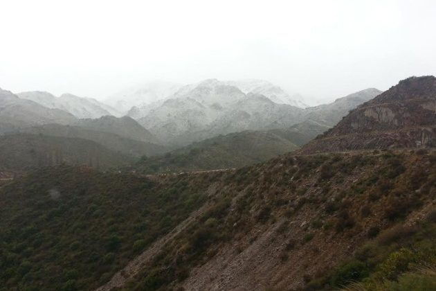 Este martes seguirá frío, con posibles lloviznas y aguanieve en las sierras