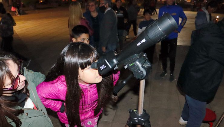 El Parque Astronómico deslumbró a un centenar de personas en Quines