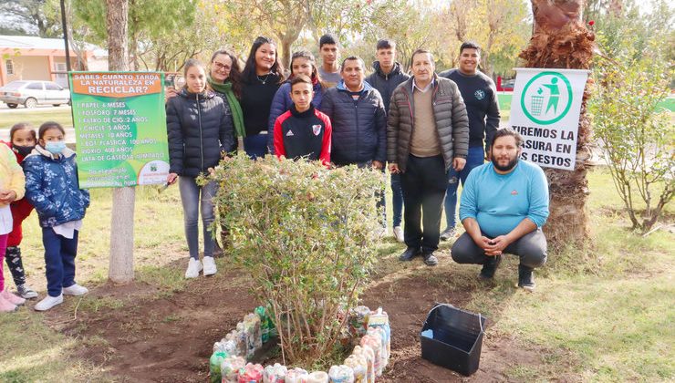 Estudiantes de Talita convirtieron residuos plásticos en ecoladrillos