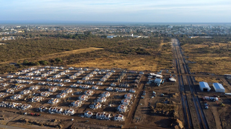 Ciudad de San Luis: progresa la construcción de 527 viviendas y la extensión de la Avenida Lafinur