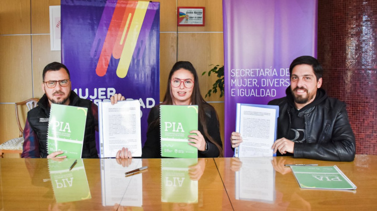 Firmaron un convenio para promover la autonomía económica de mujeres y diversidades en situación de violencia