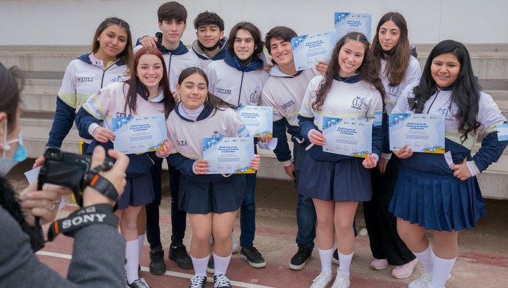 Más de 200 alumnos de las Escuelas Públicas Digitales de toda la provincia prometen su lealtad a la Bandera Nacional