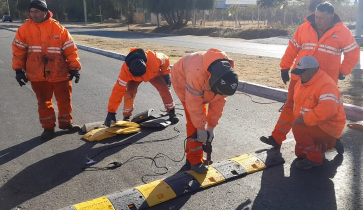 Vialidad provincial realizó mantenimiento en rutas y caminos de siete departamentos