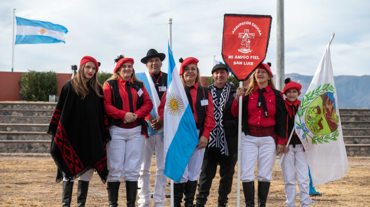 El acto en Toro Negro despertó sentimientos patrióticos y distinguió a la tradición gaucha