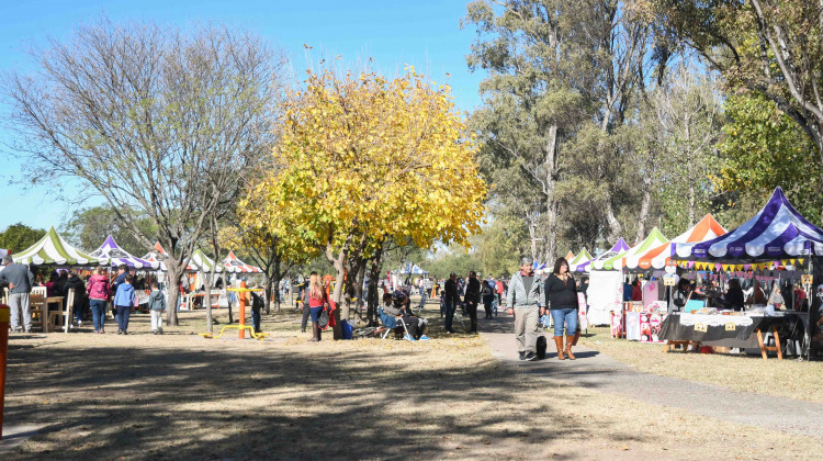 Este domingo “El Lago” recibe a la Feria de Pequeños y Medianos Productores