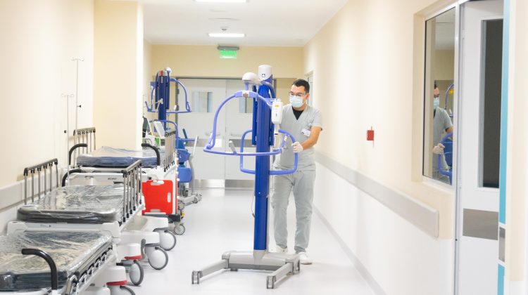 Hospital “Dr. Ramón Carrillo”: más de 200 enfermeros trabajan en atención de los pacientes