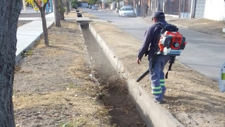 San Luis Agua trabaja en la limpieza de los canales de la ciudad de San Luis