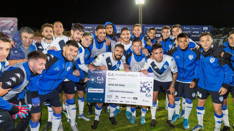 Vélez ganó sobre el final en La Punta y avanzó en la Copa Argentina