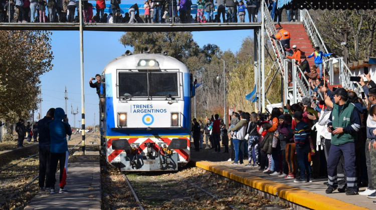 “La llegada del tren de pasajeros nos llena de alegría, esperanza e ilusión”