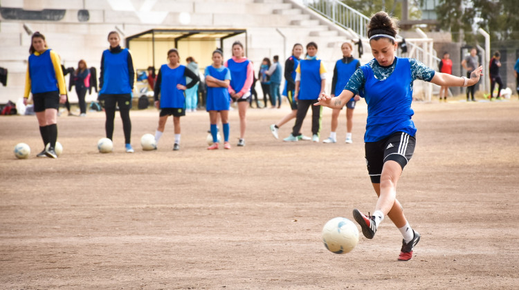 Trabajan en la profesionalización del equipo de fútbol femenino del Ministerio de Desarrollo Social