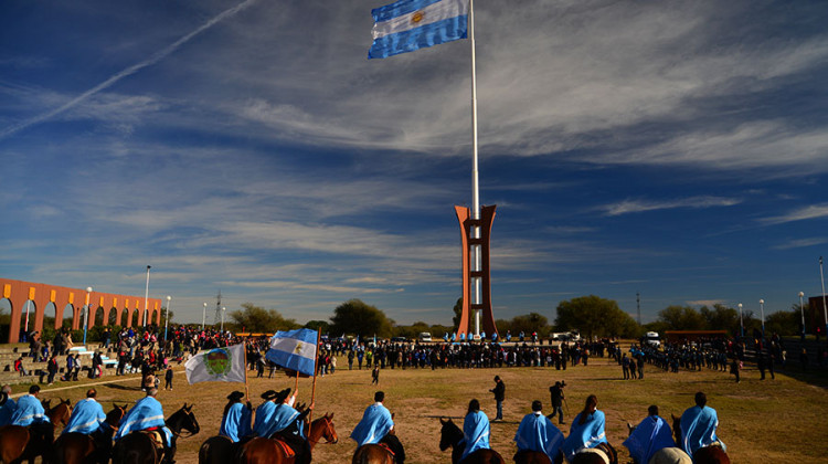 Estudiantes sanluiseños le prometerán lealtad a la bandera argentina