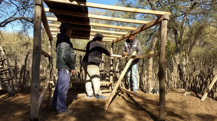 Otro pequeño productor del norte provincial ya cuenta con un refugio para sus cabritos