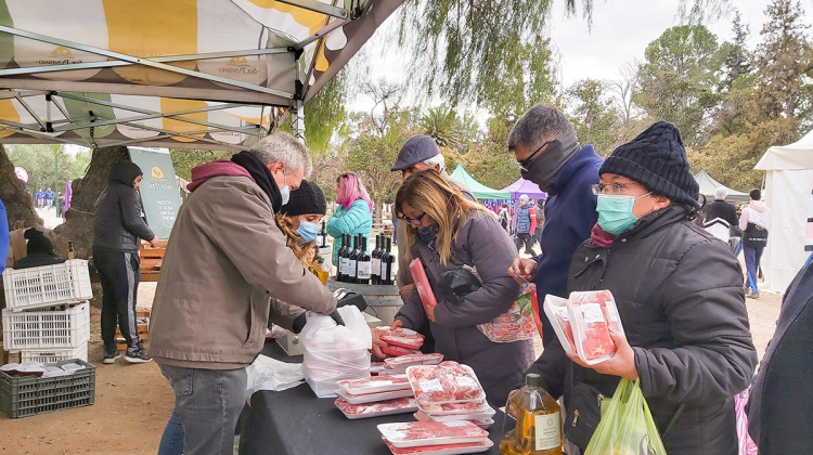 El Parque de las Naciones ya recibe a las familias de la ciudad en una nueva feria de productores