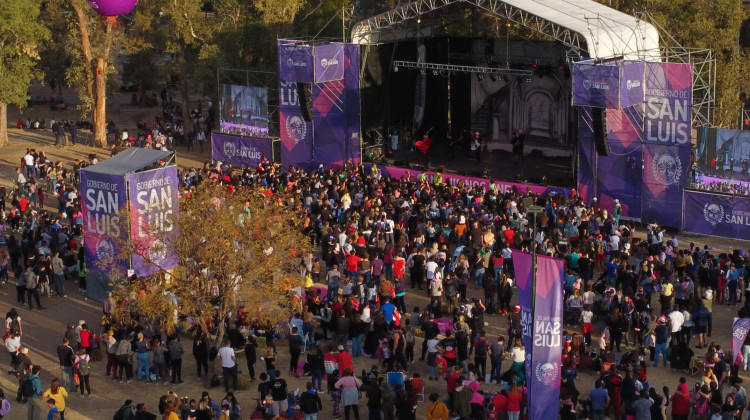 Un evento masivo que reunió generaciones en un mismo lugar