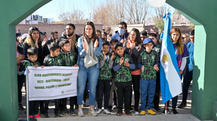 Un importante sentido de pertenencia generó la inauguración de las obras en el Club Independiente de Beazley