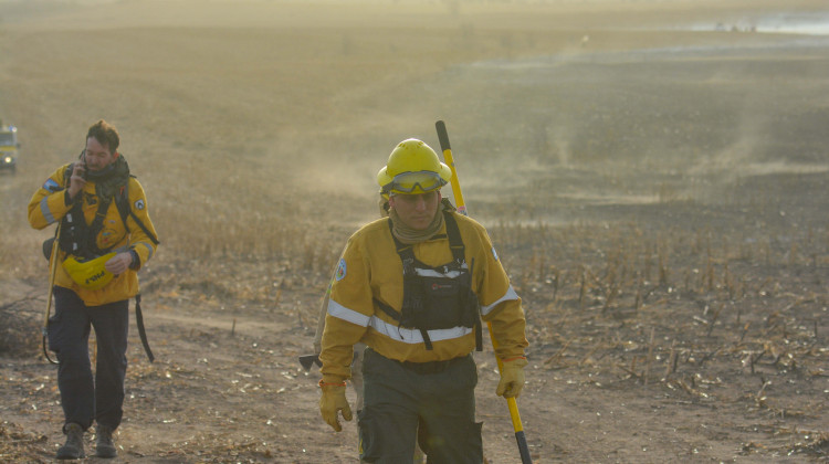 Continúa la tarea de Bomberos y Brigadistas para combatir el incendio en cercanías de El Trapiche