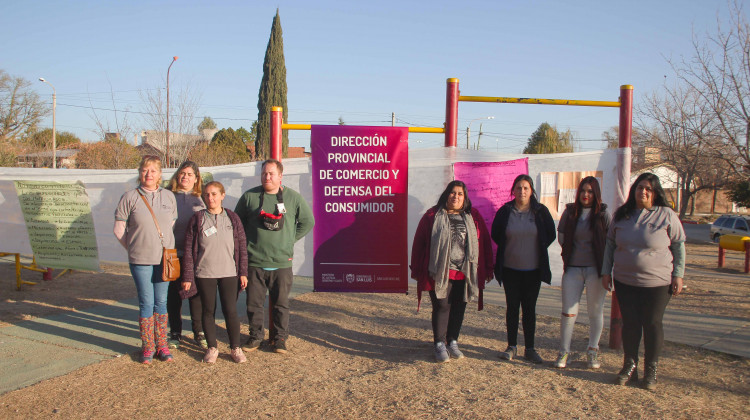 Defensa del Consumidor atendió consultas de vecinos y comerciantes de la Villa de Merlo