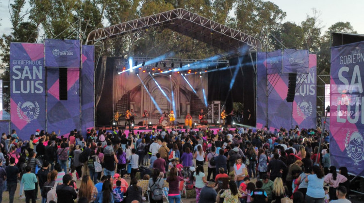 “Chau Vacaciones”: Más de 30 mil personas colmaron el Parque de las Naciones