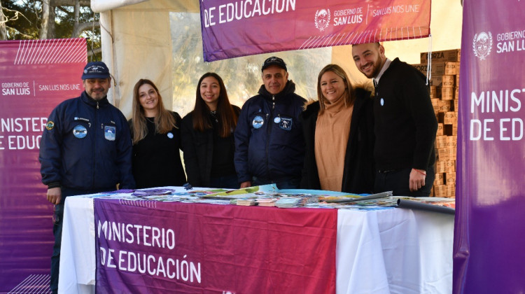 El Ministerio de Educación participó en el festejo por el Día de la Independencia