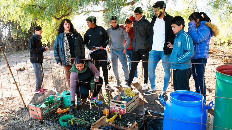 Estudiantes de la Escuela Generativa Rural “Acordes Puntanos” visitaron la huerta de Los Molles – Suyuque