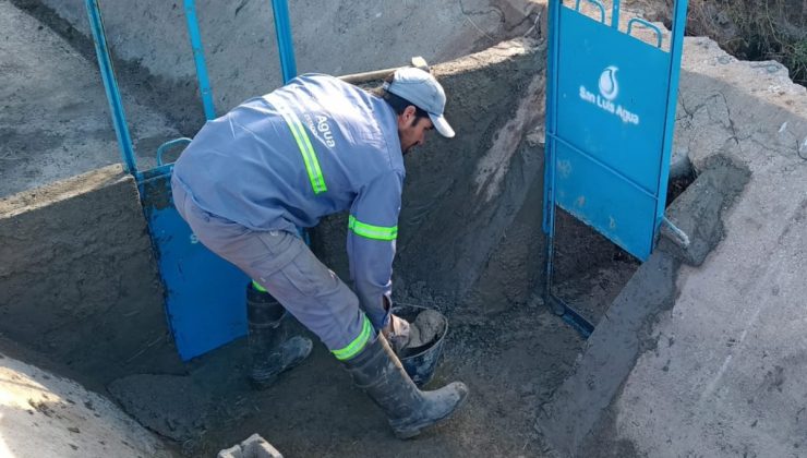 San Luis Agua continúa con la limpieza de canales en el norte de la provincia