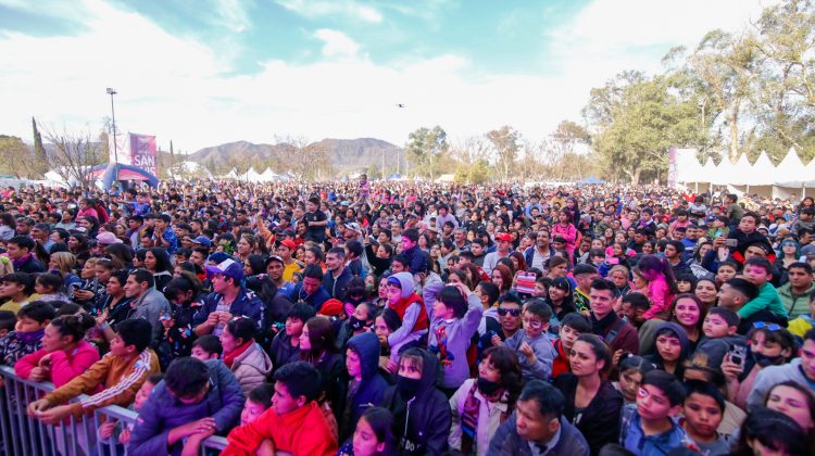 Más de 80.000 personas colmaron el Parque de las Naciones para celebrar el Día de las Infancias