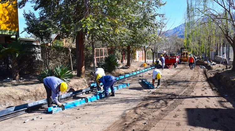 Más pavimento para Potrero de los Funes: la Provincia y el municipio pavimentan unas 14 cuadras de la localidad turística