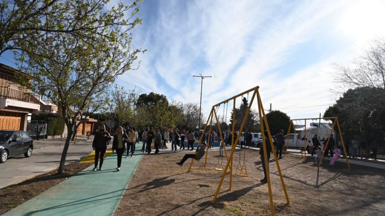 Los vecinos disfrutan de un nuevo parque en el corazón del barrio AMPPyA