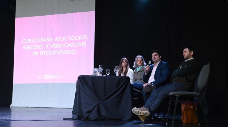 Capacitan a ingenieros agrónomos y a productores rurales sobre el uso de agroquímicos