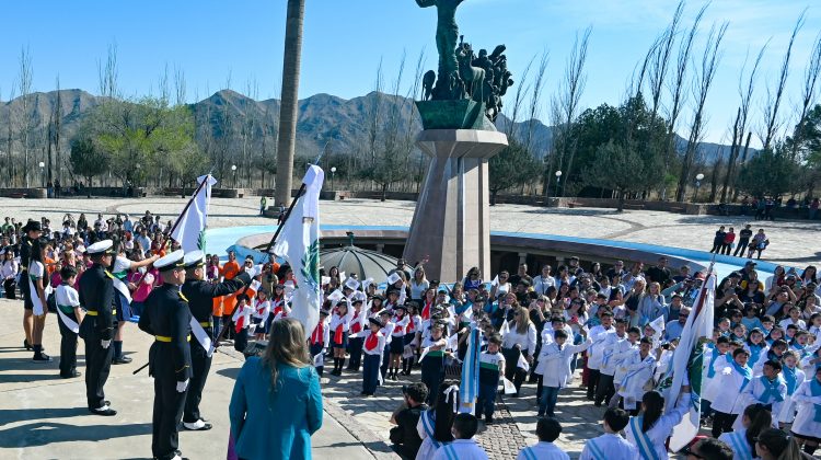 Con profundo sentimiento de Puntanidad, se realizó la Promesa a la bandera de San Luis