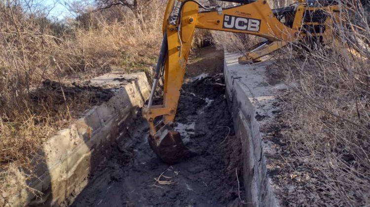 San Luis Agua realizó tareas de mantenimiento en el Diquecito de Concarán