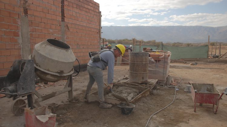 La obra de la primera escuela en el barrio 272 viviendas avanza en tiempo y forma